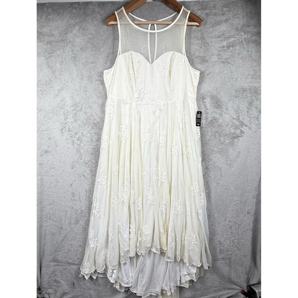 torrid Dresses & Skirts - Torrid Midi Dress Womens 16 Ivory Wedding Hi-Lo Hem Sweatheart Neckline NWT
